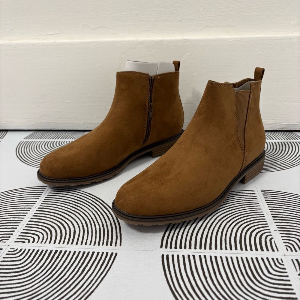 Sonoma Goods For Life Lottiee Cognac Brown Chelsea Suede Ankle Boots Sz 9